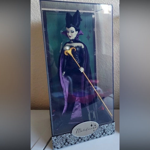 Designer Disney Villains Maleficent Doll - Picture 4 of 5